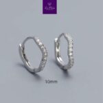 Wavy huggie hoop earrings - Image 4
