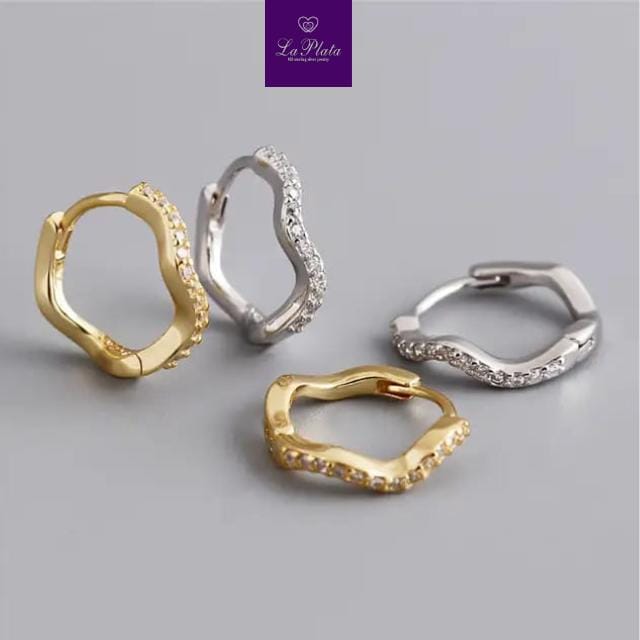 Wavy huggie hoop earrings